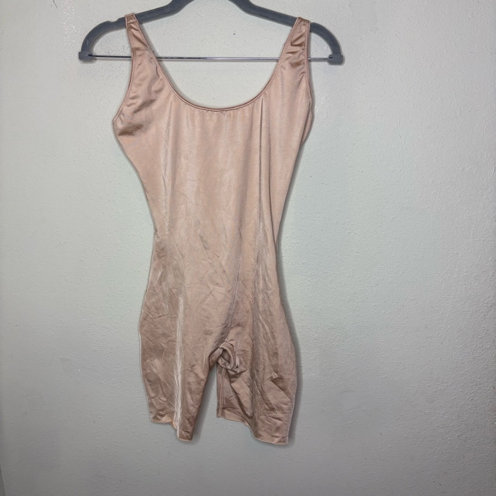 SPANX Light Tan Shapewear Bodysuit Size Medium - Picture 5 of 6